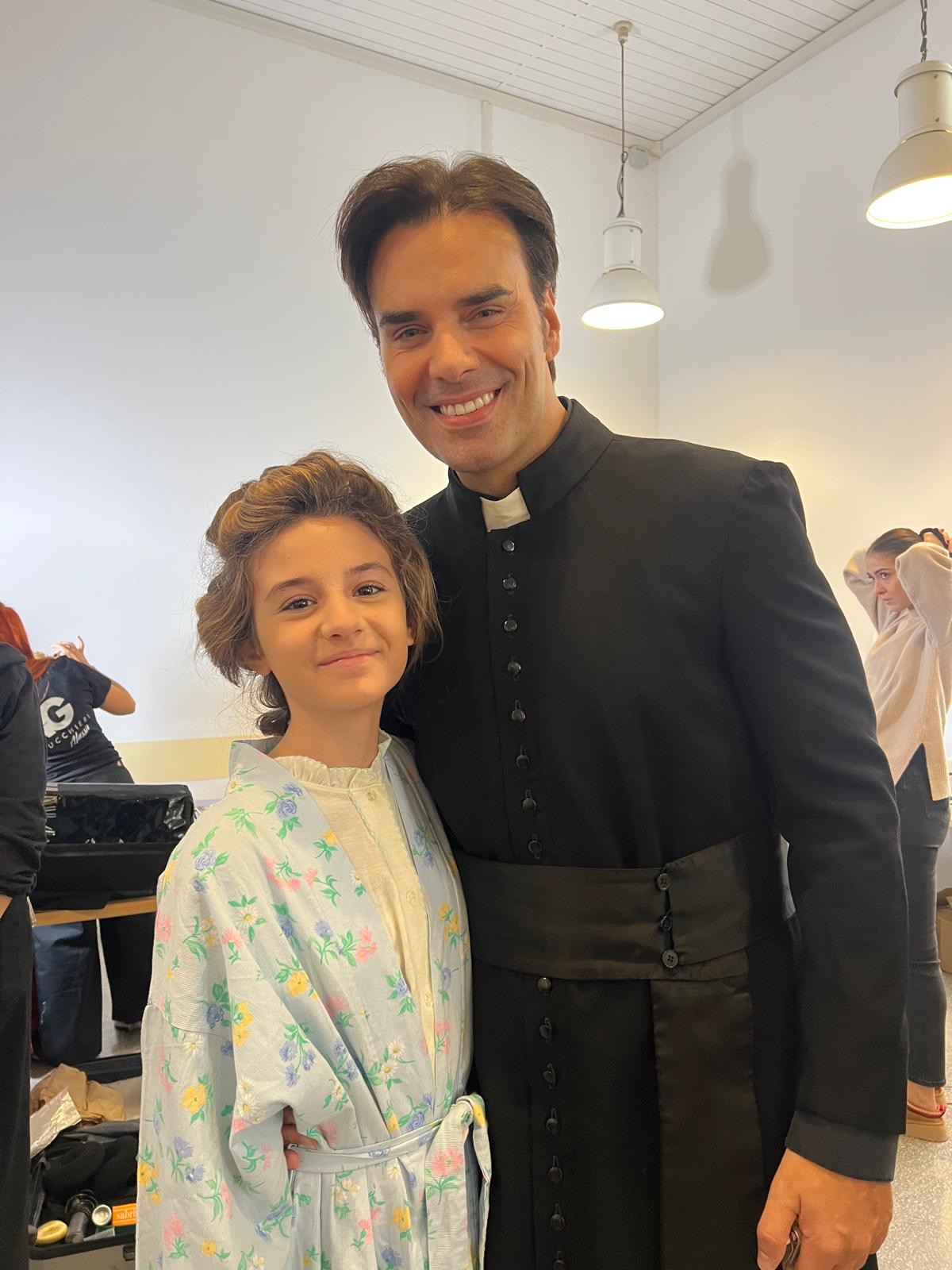 Avanti Avanti!: Giselle nel costume di Antonietta insieme a Massimiliano Morra