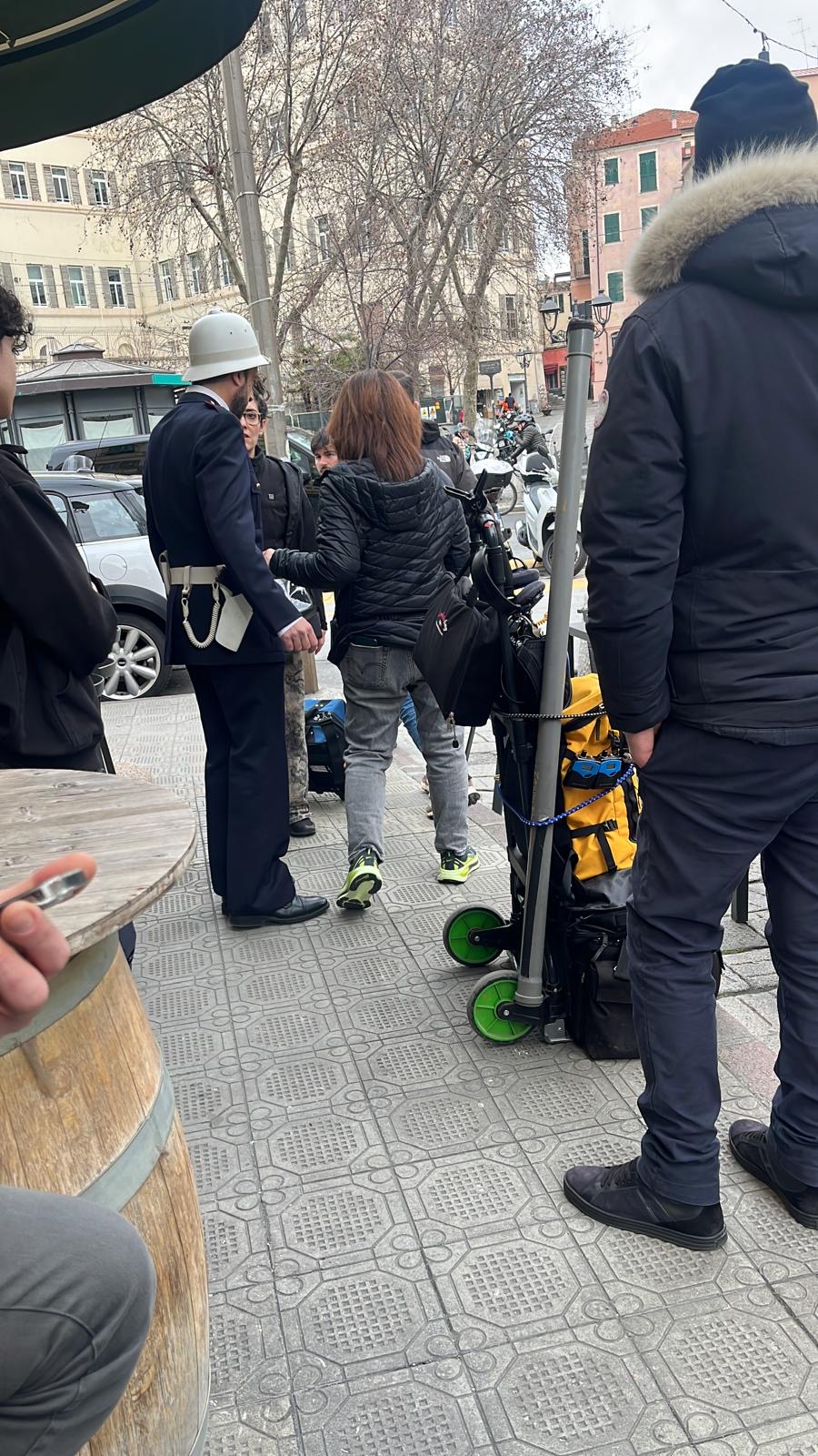 Tra una ripresa e l’altra, sul set a Sanremo